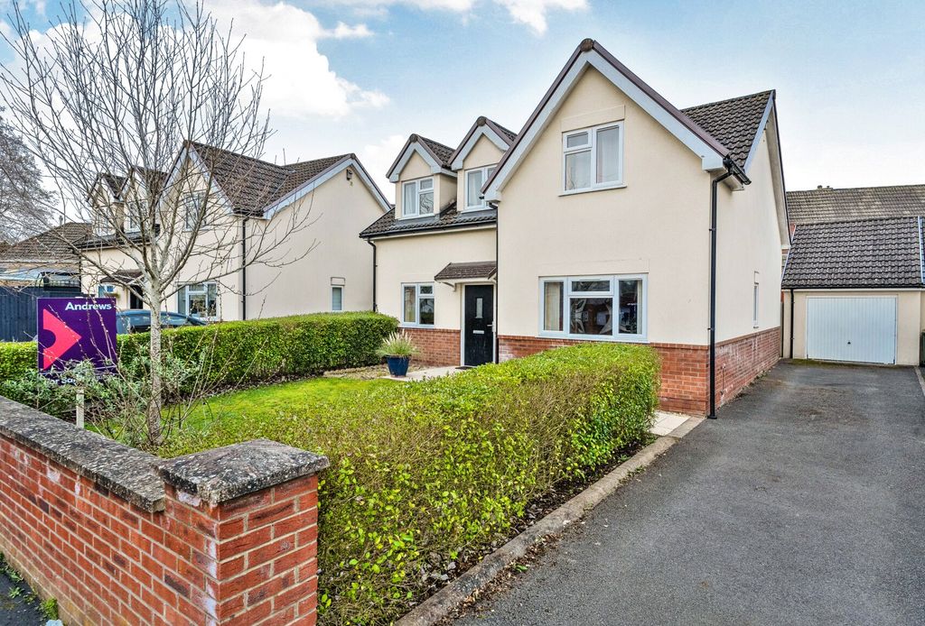 Property photo 2 of 16 Picture No. 12