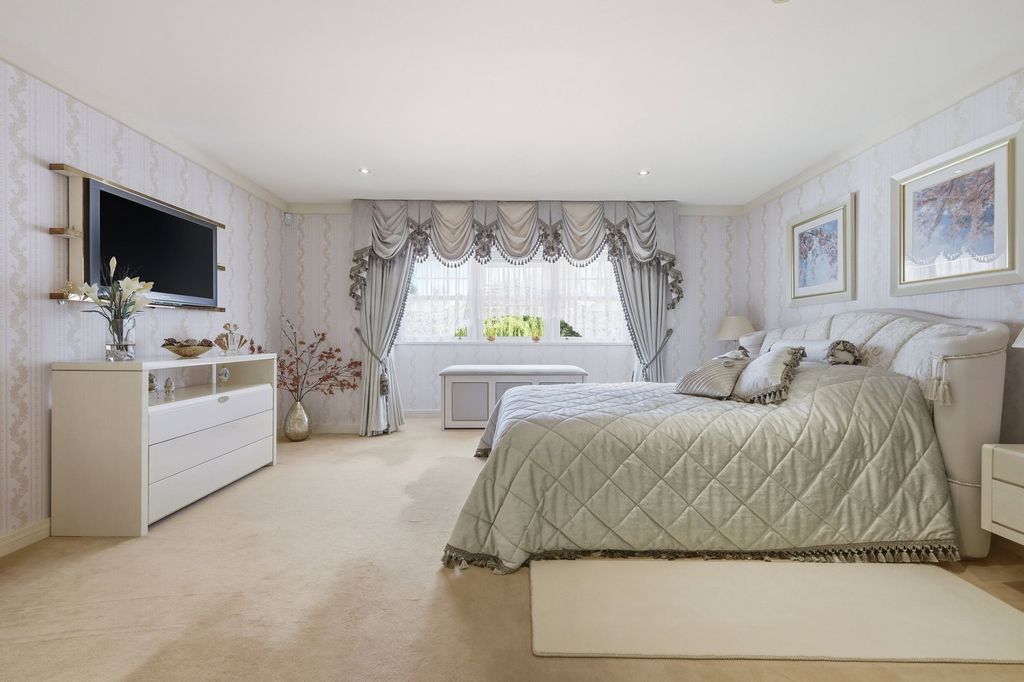 Additional image 34 of 5 bed detached house for saleWambrook Close, Hutton Mount, Brentwood CM13
