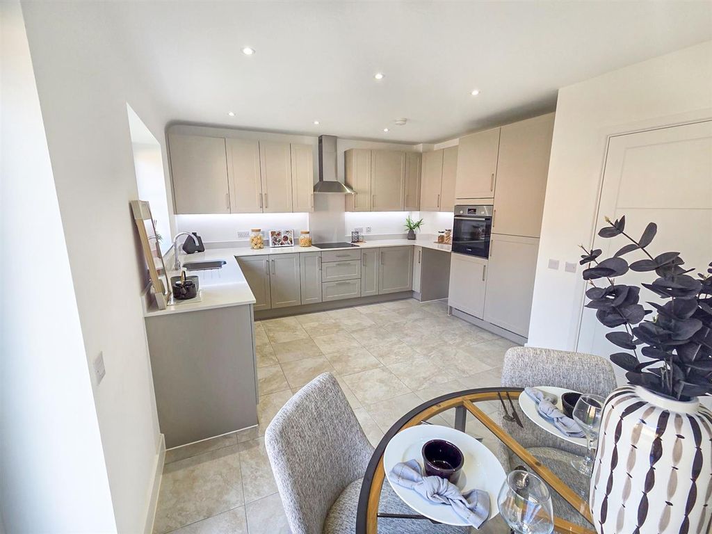 Property photo 3 of 19 Kitchen/Diner