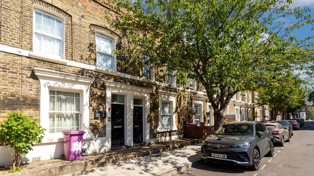 Property photo 1 of 15 82A Grantley Street, Bethnal Green, London, E1 4BT