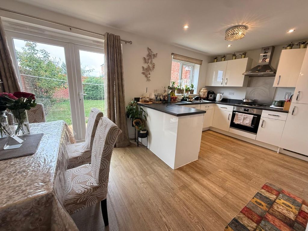 Property photo 3 of 14 16.Jpg