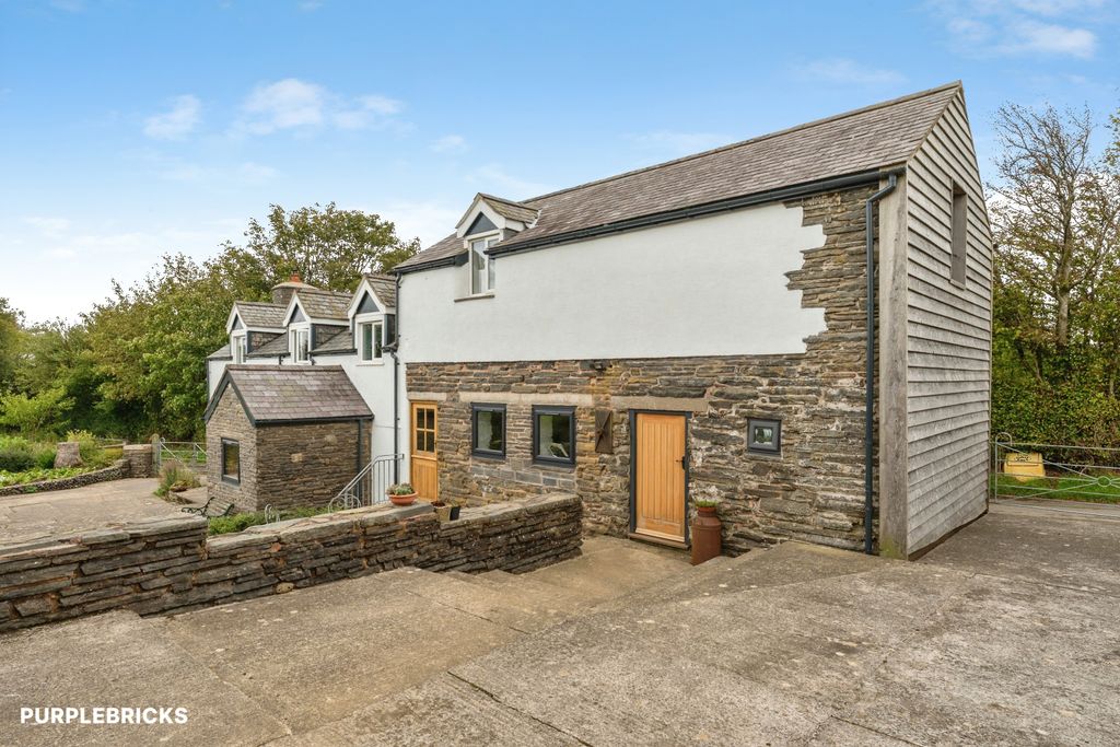 Property photo 2 of 27