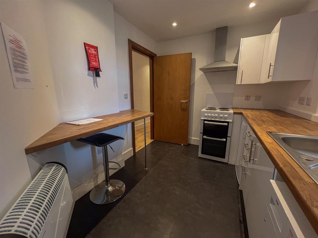 Property photo 3 of 6 Apt 22A The Courtyard-5.Jpg