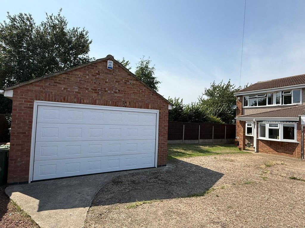 Property photo 2 of 27