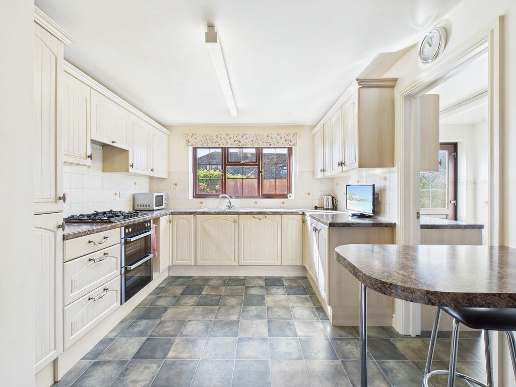 Property photo 3 of 21 Kitchen