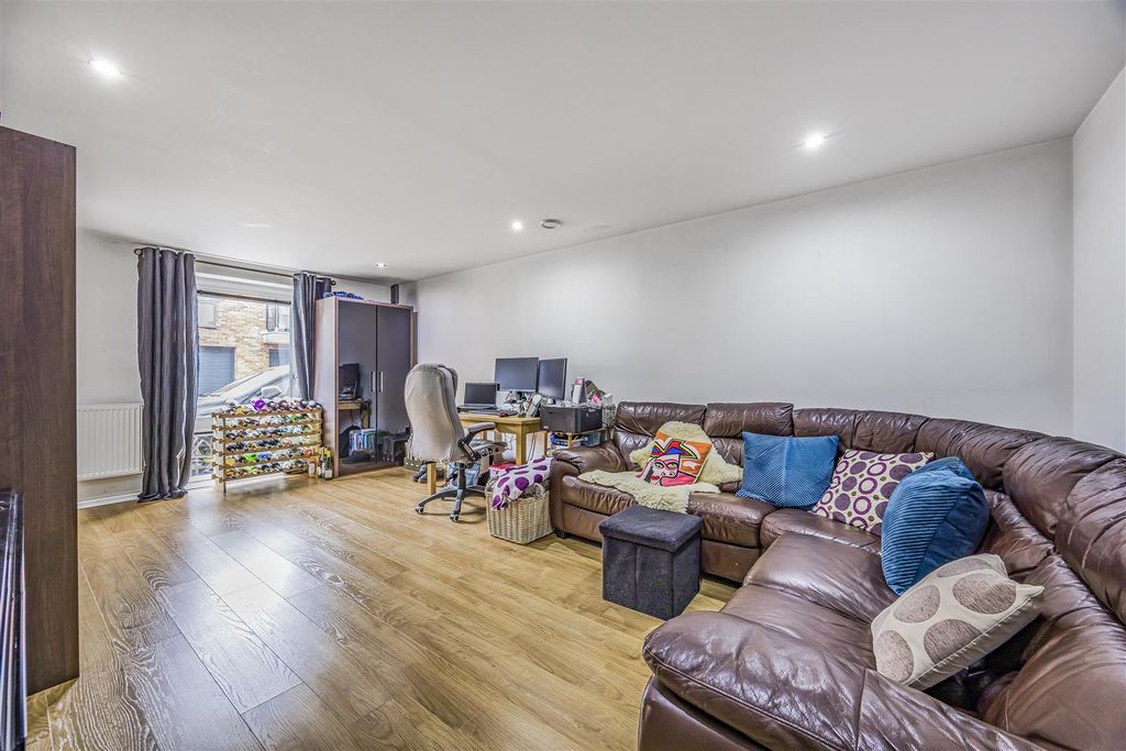 Property photo 2 of 15 15 Dexter Drive, Denmead-Porticomarketing-O'hara-2