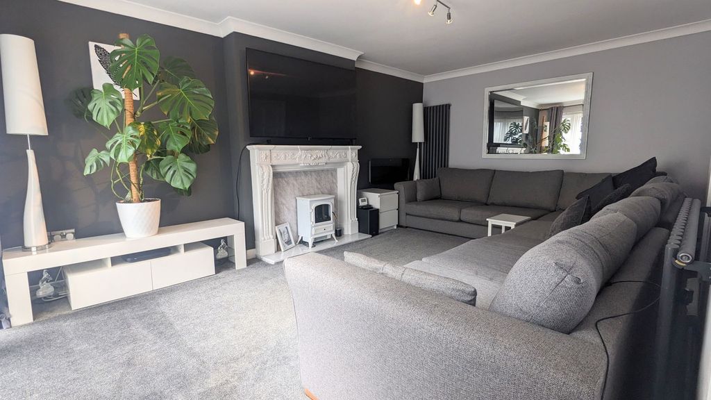 Property photo 2 of 21