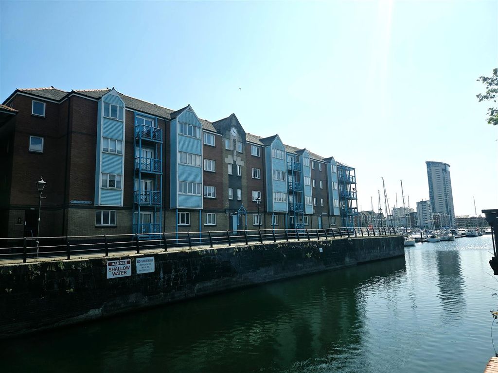 Property photo 1 of 18 Block Marina.Jpg