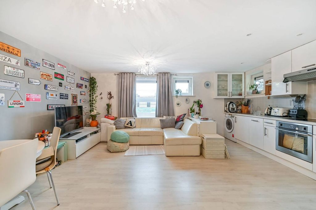 Property photo 3 of 10