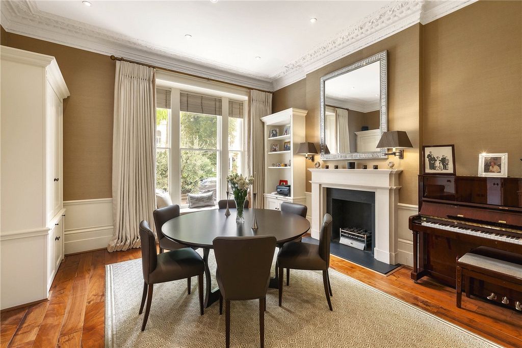 Property photo 3 of 17 Dining Room