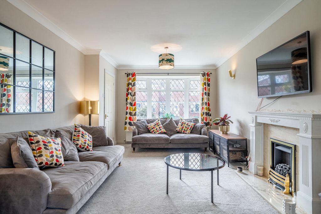 Property photo 3 of 17 Living Room