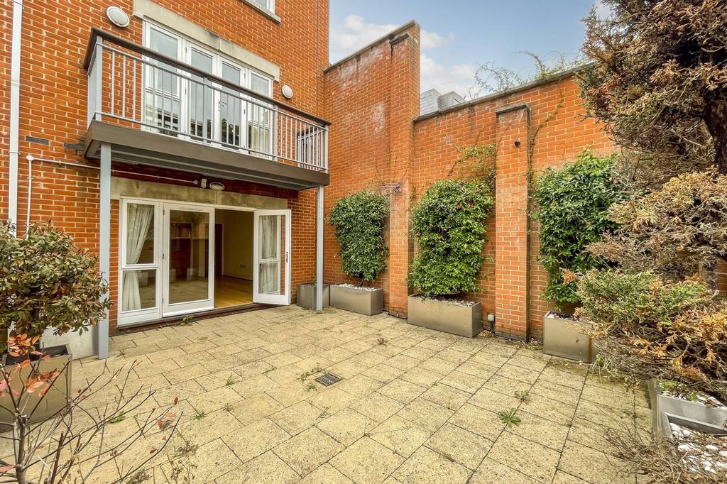 Property photo 3 of 25