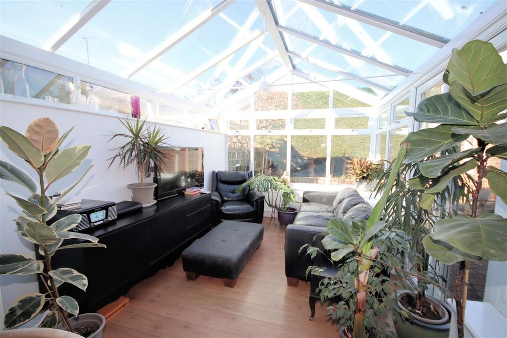 Property photo 3 of 30 Conservatory