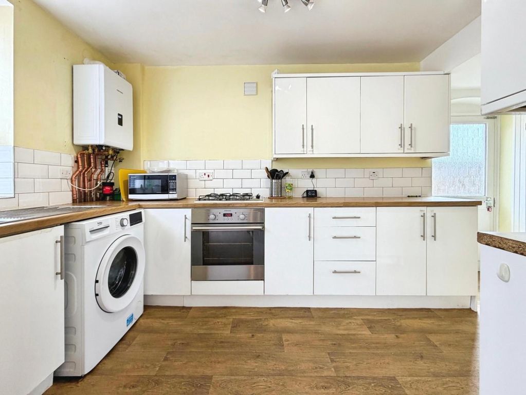 Property photo 3 of 23 Kitchen