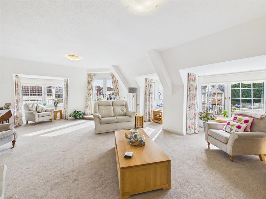 Property photo 2 of 10 Cam05510G0-Pr0184-Still010.Jpg