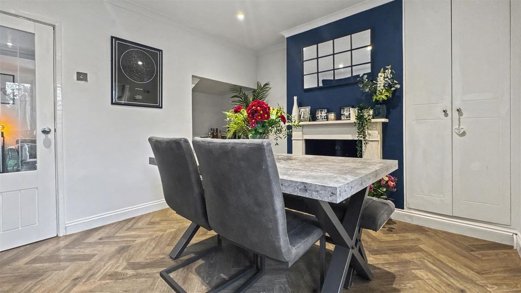 Property photo 3 of 10 Dining Room