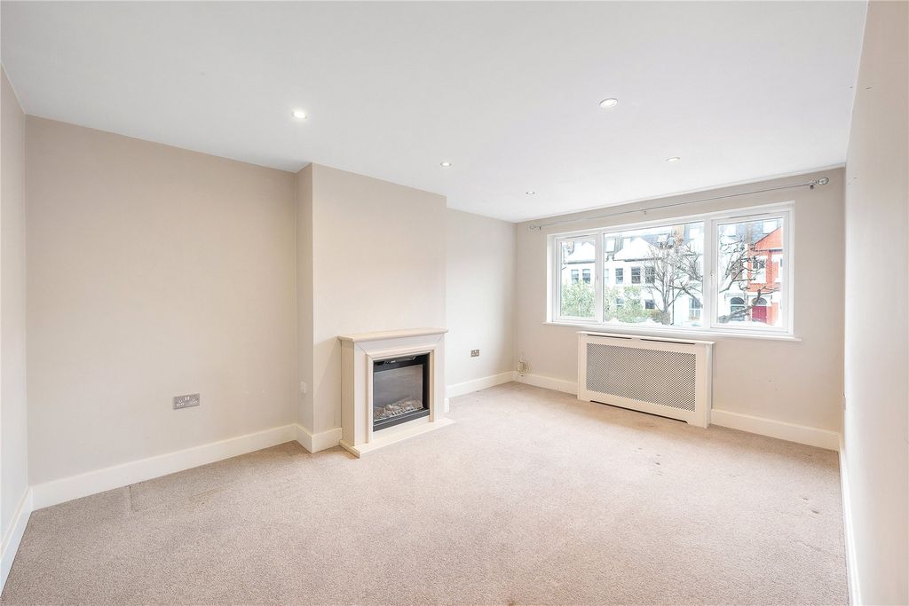 Property photo 3 of 11 Reception