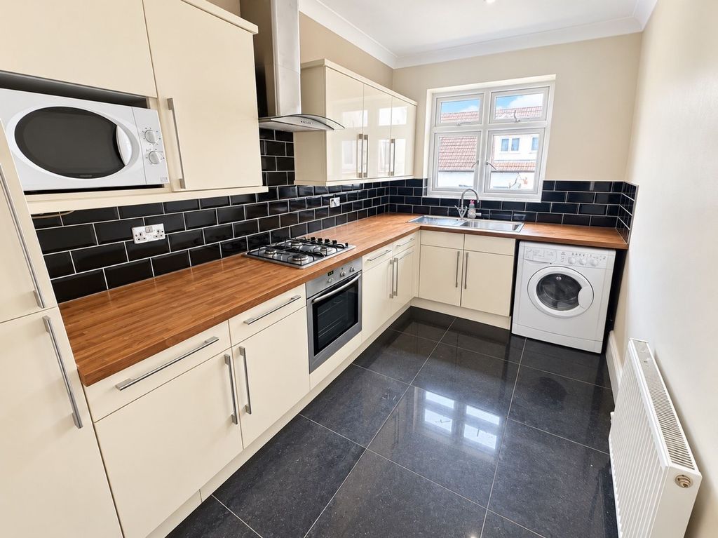Property photo 1 of 9 Kitchen