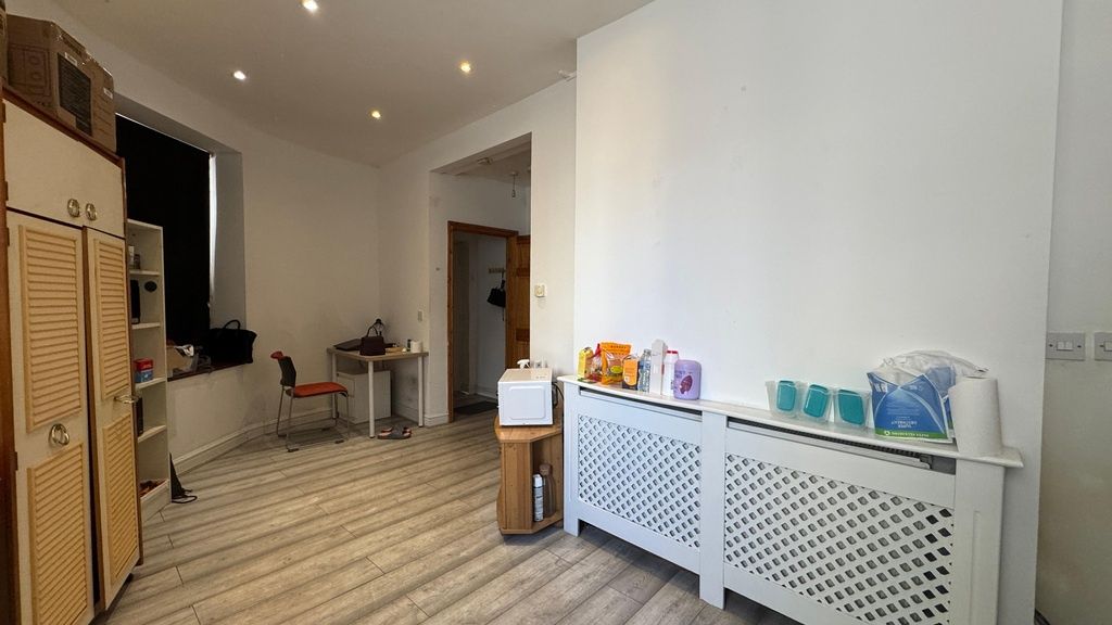 Property photo 2 of 9 Bright, Modern Kitchenette With Storage And Dining...