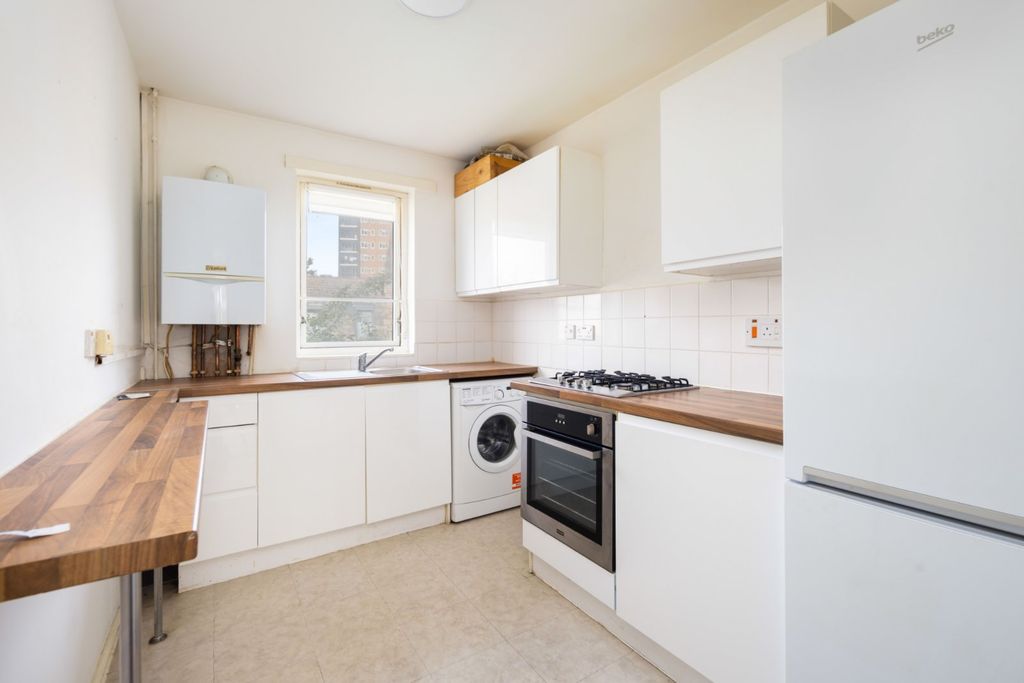Property photo 2 of 12 Kitchen