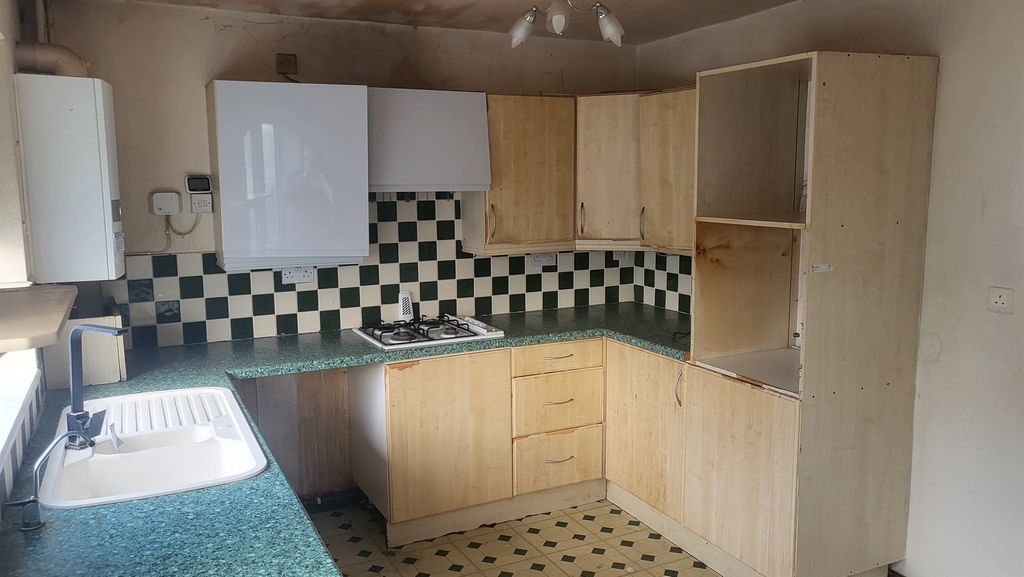 Property photo 3 of 8