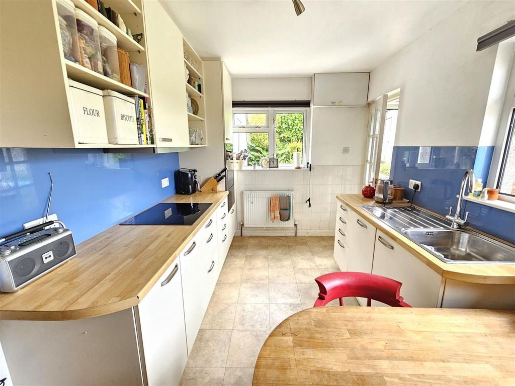 Property photo 3 of 16 Kitchen Diner.Jpg