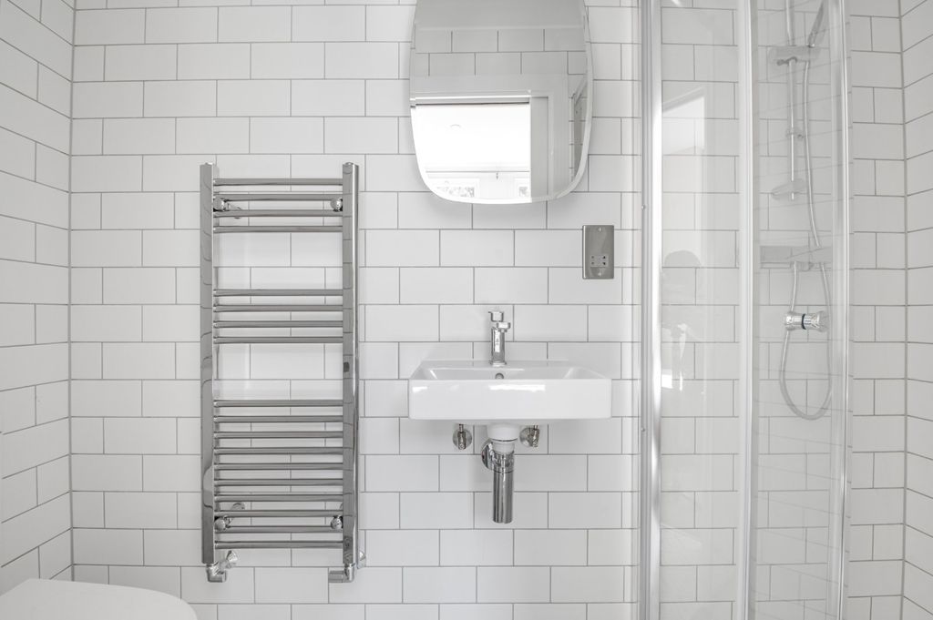 Property photo 3 of 7 Bathroom