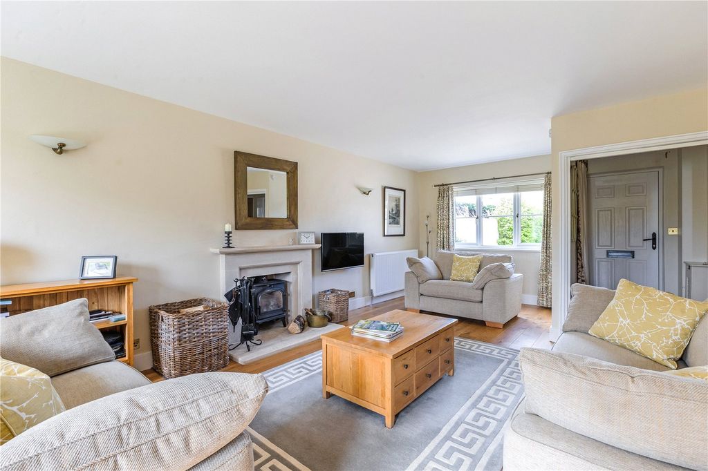 Property photo 3 of 15 Sitting Room