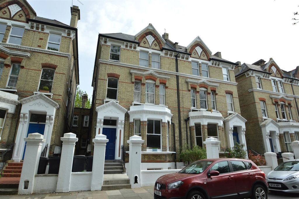 Property photo 1 of 8 St Andrews Square 