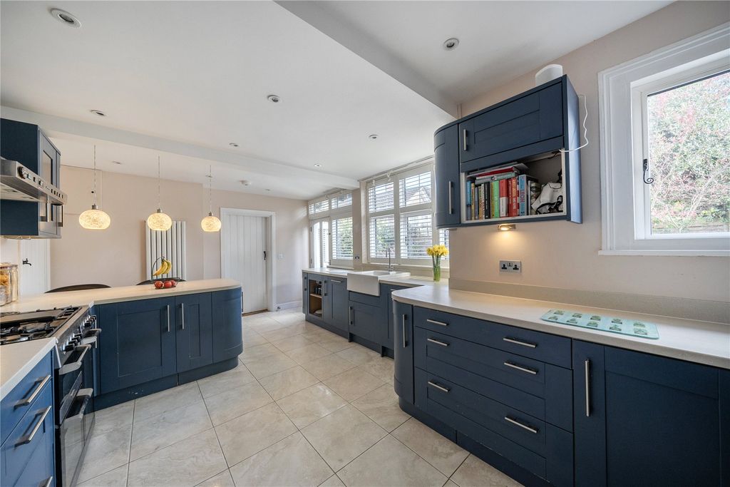 Property photo 2 of 33 Picture No. 68