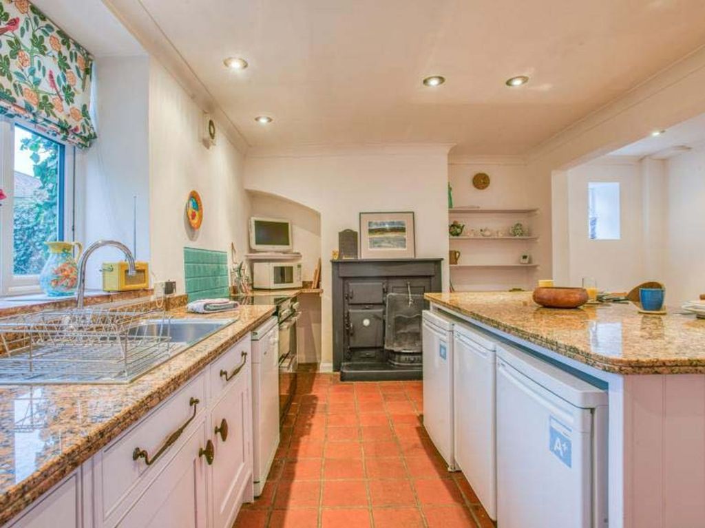 Property photo 2 of 11