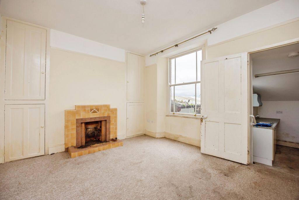 Property photo 3 of 14 Photo
