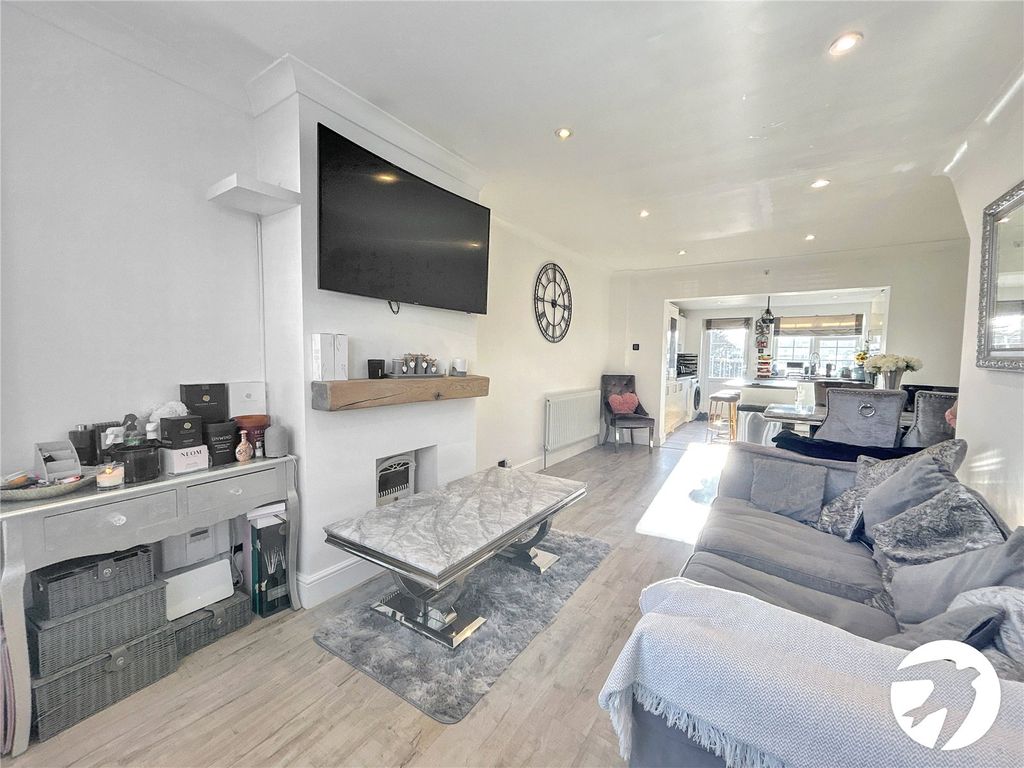 Property photo 2 of 17 Picture No. 27