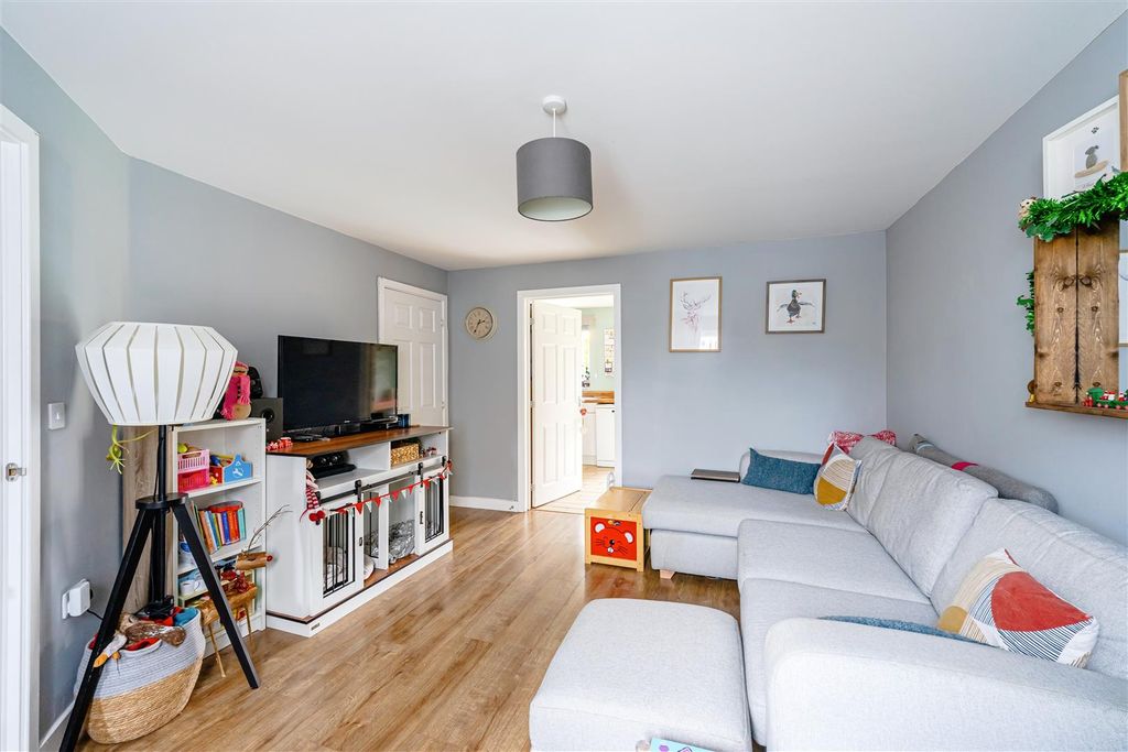 Property photo 2 of 17 Living Room