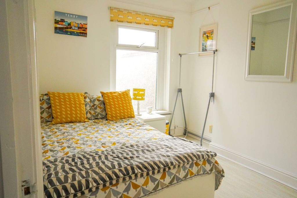 Property photo 3 of 11