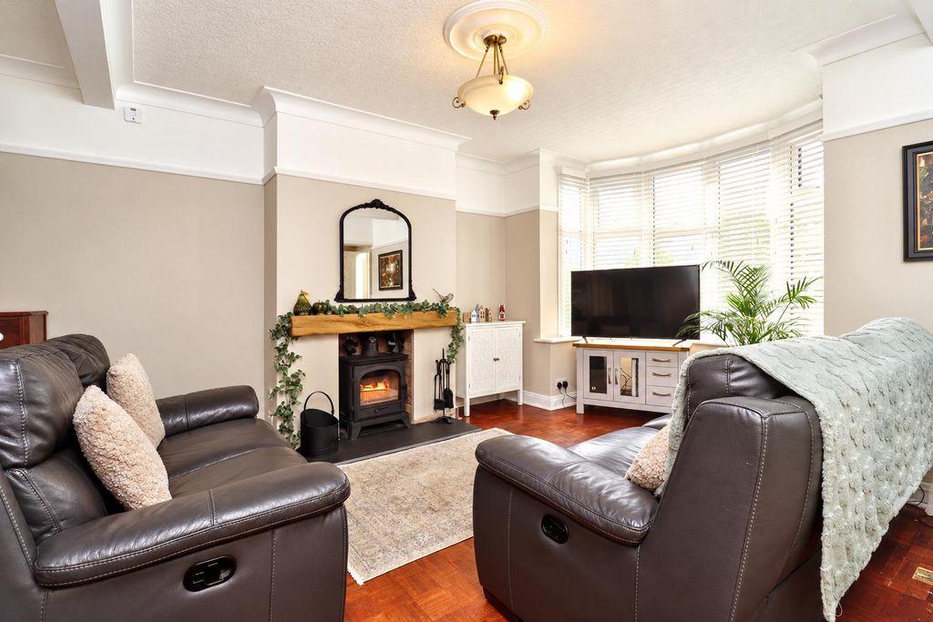 Property photo 2 of 25