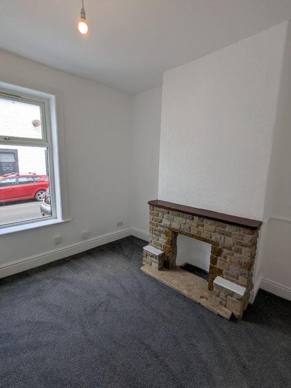 Property photo 2 of 25