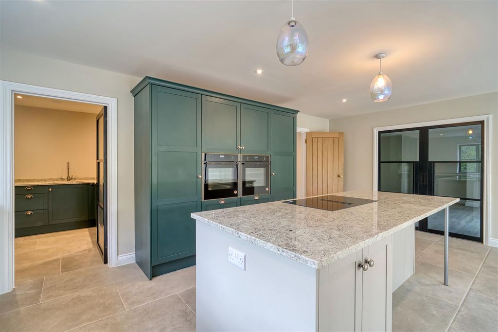 Property photo 2 of 18 Kitchen