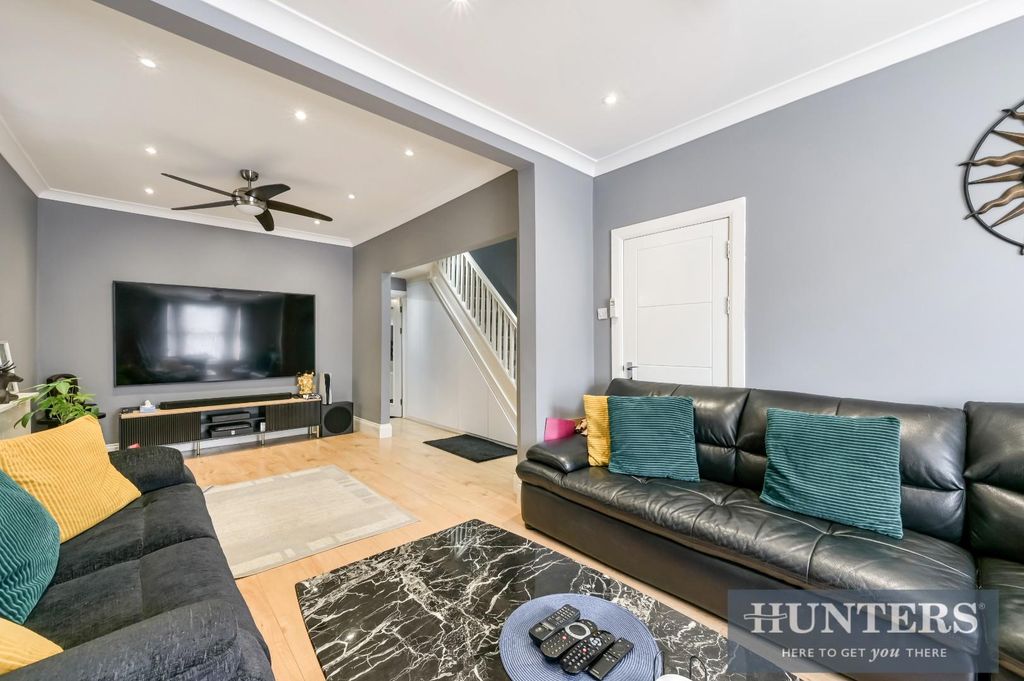 Property photo 3 of 20 Cromwell Road, -3.Jpg