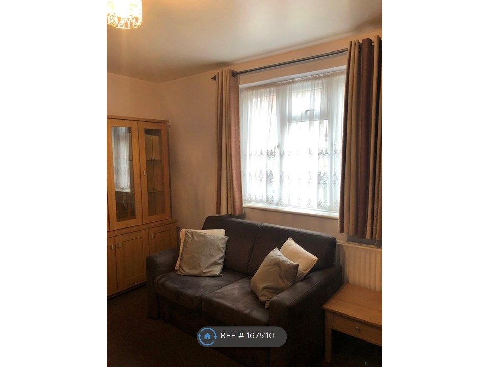 Property photo 3 of 26 Shared Lounge