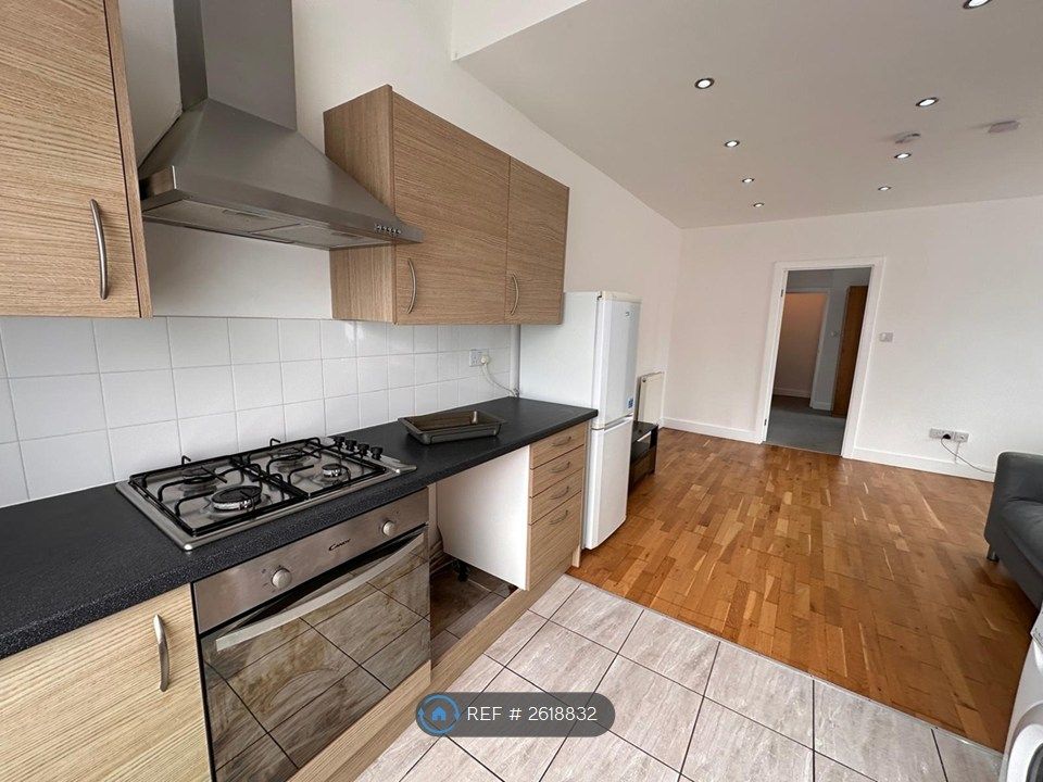Property photo 1 of 6 Kitchen Dining Area