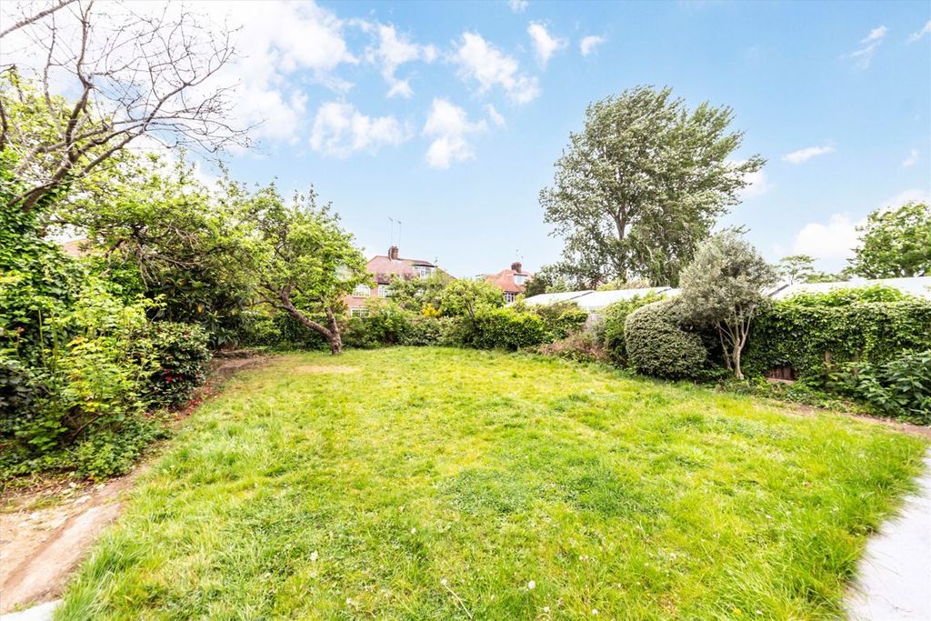 Property photo 3 of 11