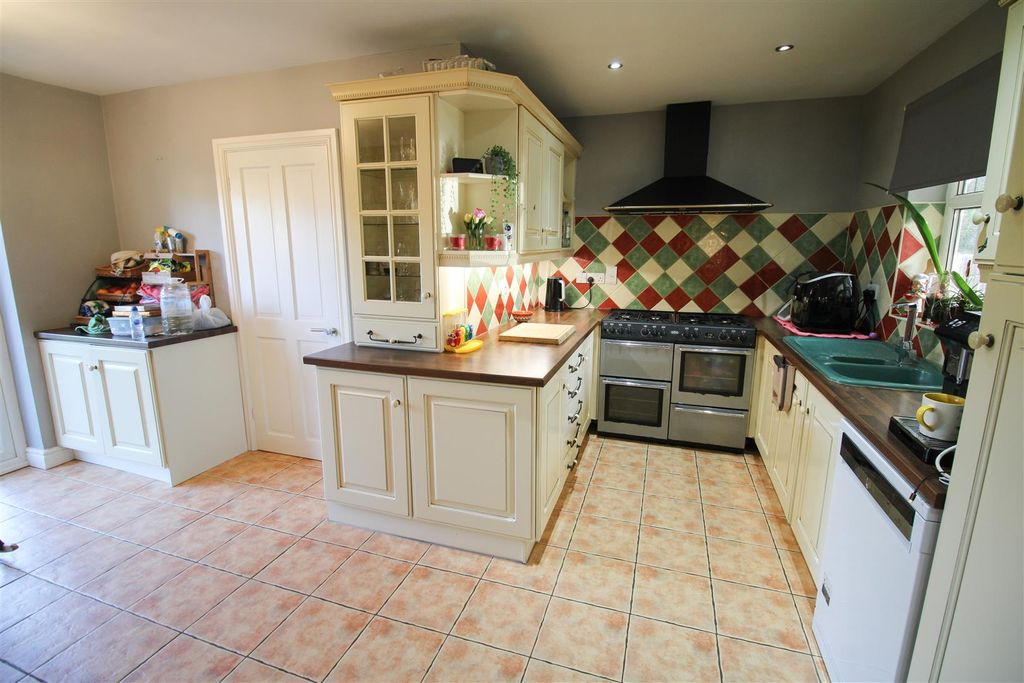 Additional image 9 of 4 bed detached bungalow for saleKingsdon Lane, Harlow CM17