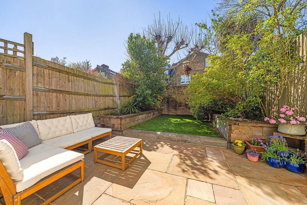 Property photo 2 of 15 Garden.Jpg