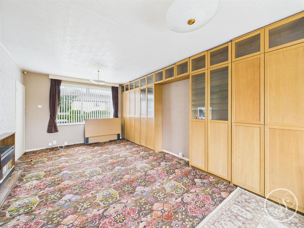 Property photo 3 of 12 Lounge