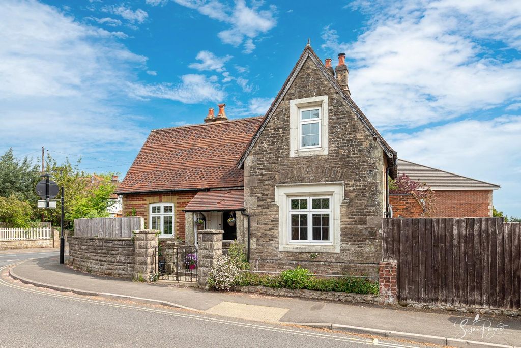 Property photo 1 of 31 Park Lodge