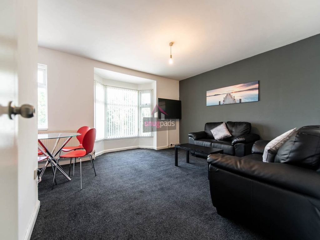 Property photo 2 of 8 1