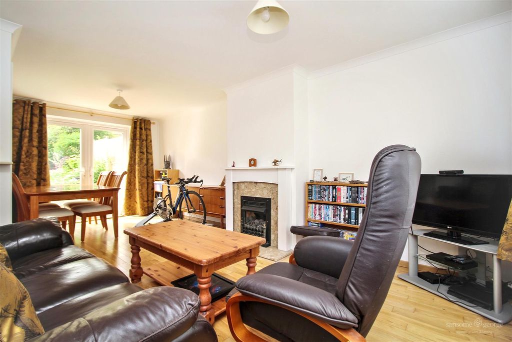 Property photo 2 of 22 Living Room