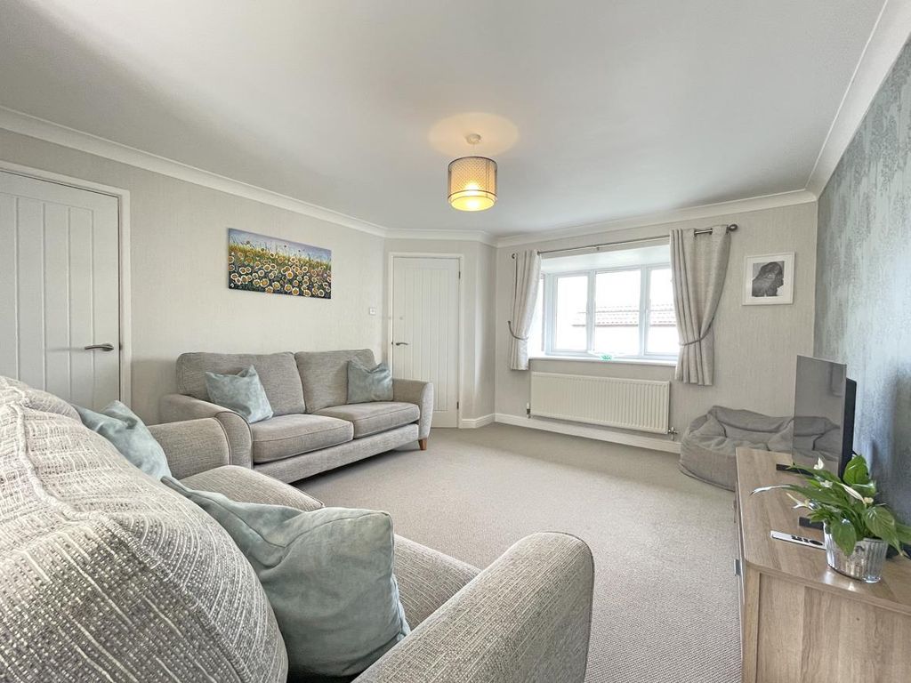 Property photo 3 of 14 Robins Way 3 - Living Area Long.Jpg