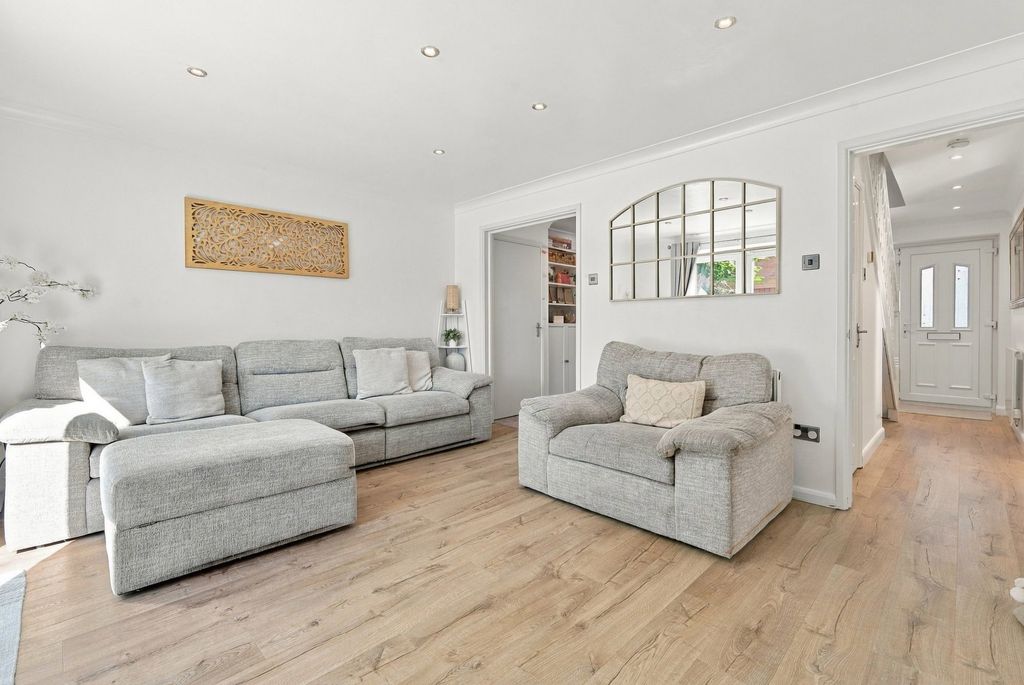 Property photo 3 of 35